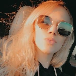 Meet your Posher, Savannah